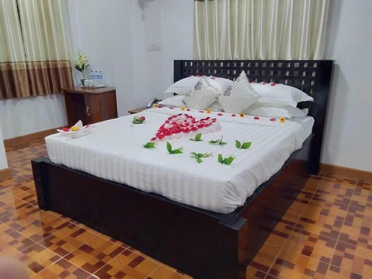Golden Palace Hotel Хпа-ан Екстериор снимка